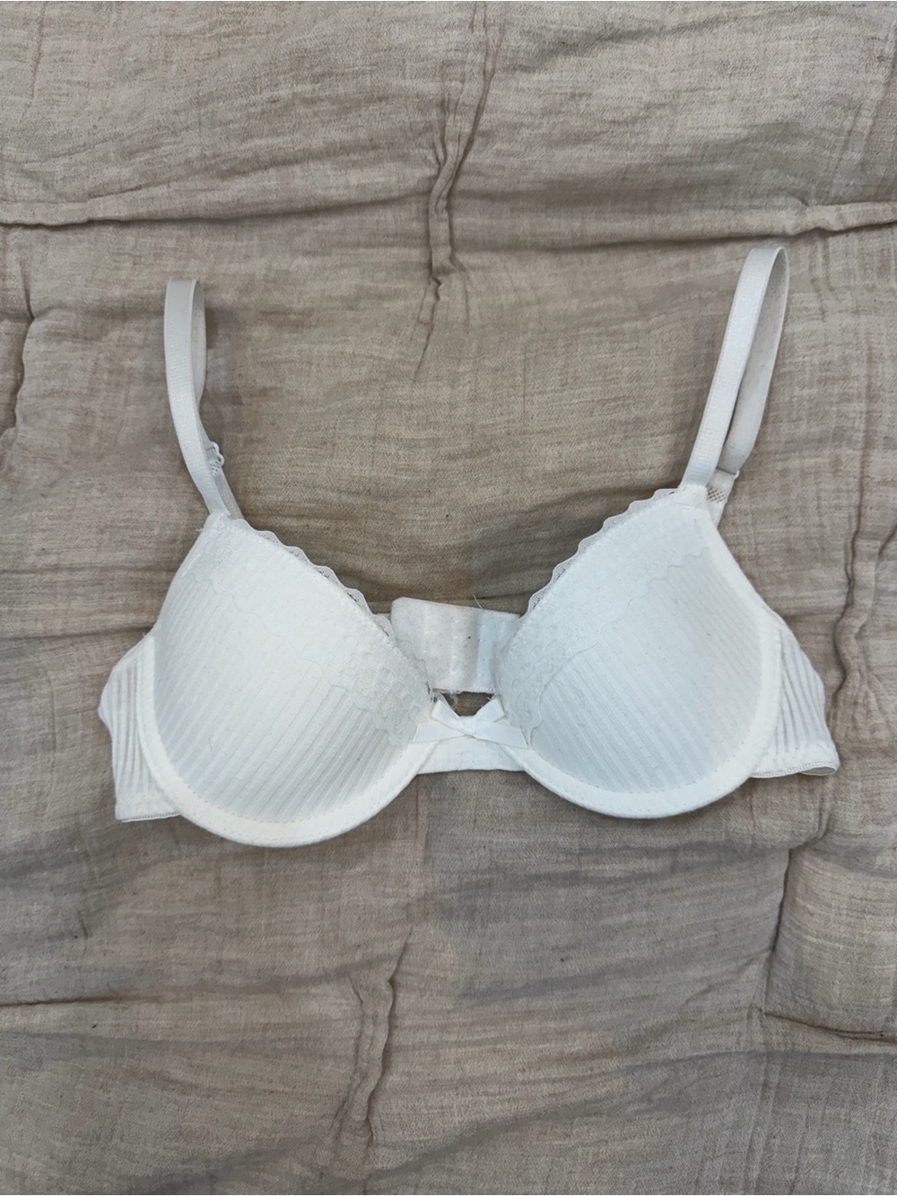 White ribbed bra with vertical stripes, size 30A #lingerie #padded